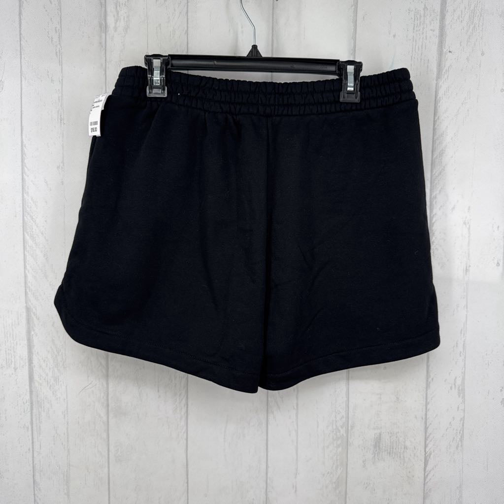 L pull-on shorts