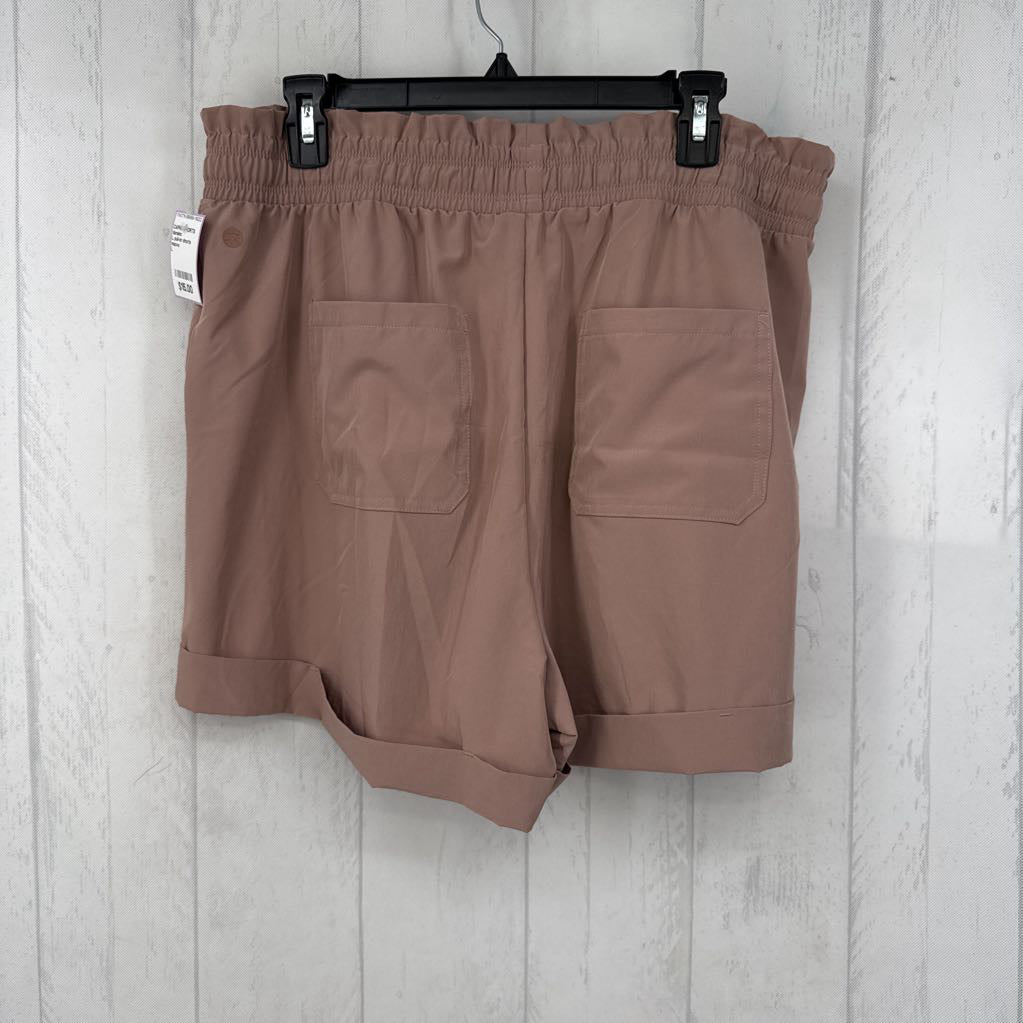 L pull-on shorts