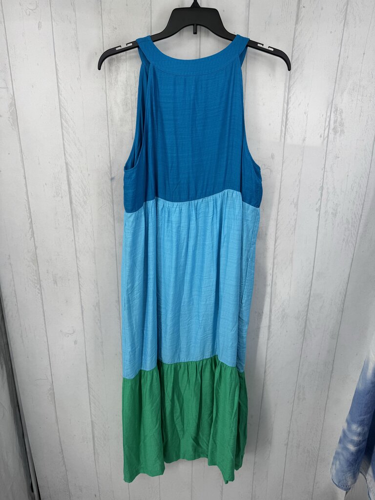 XL split neck tiered slvls dress
