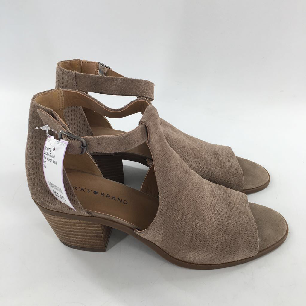 9.5 suede ankle bootie