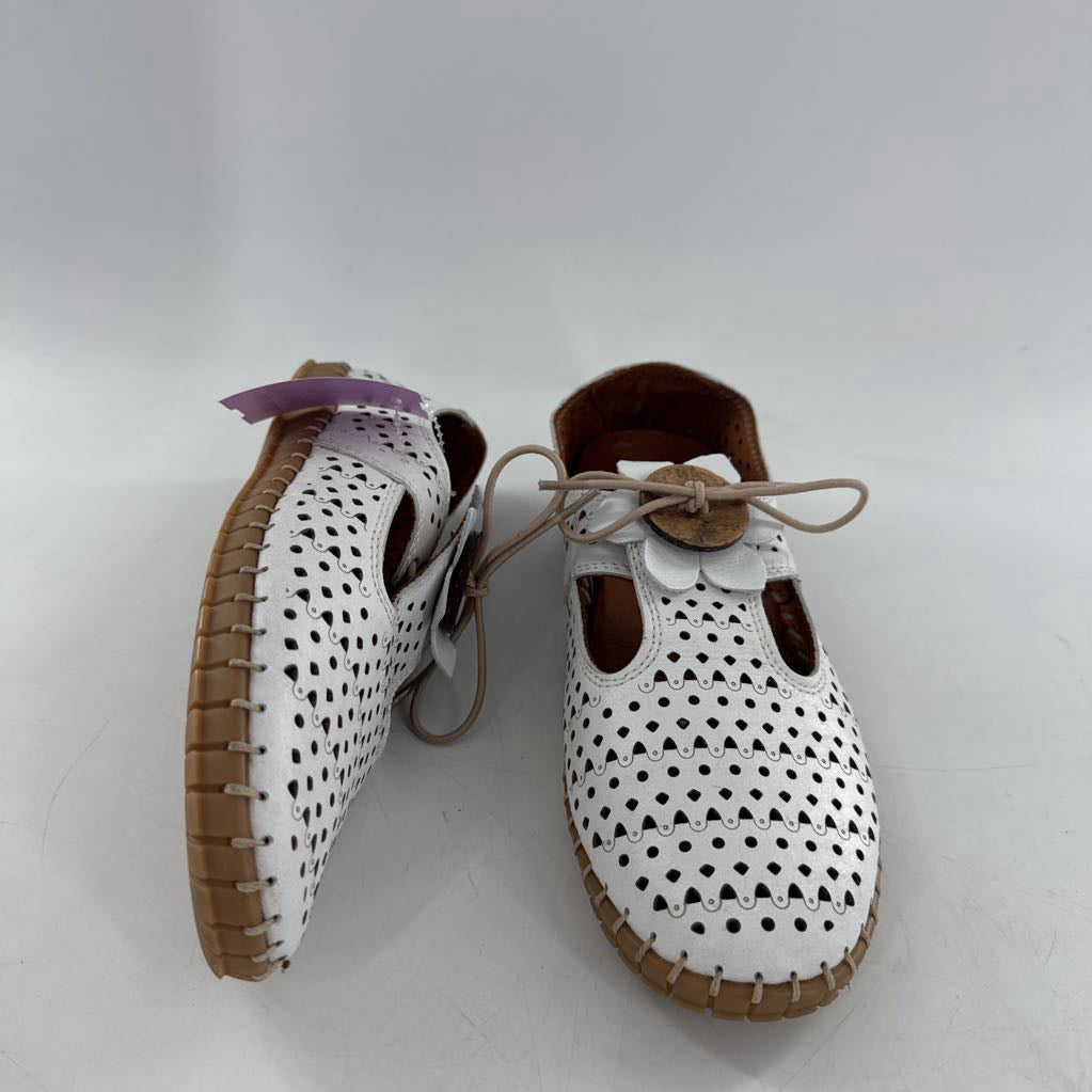 8 leather perforated moccasin