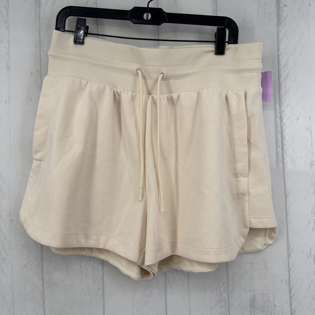 L pull-on shorts