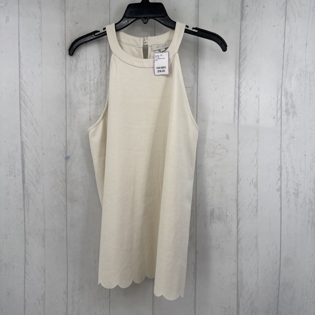 L scalloped hem tank