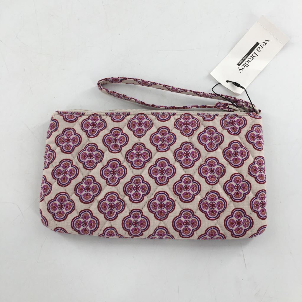 R50 quilted essential wristlet