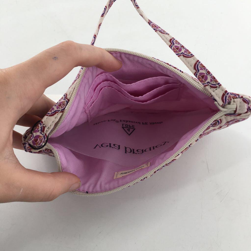 R50 quilted essential wristlet