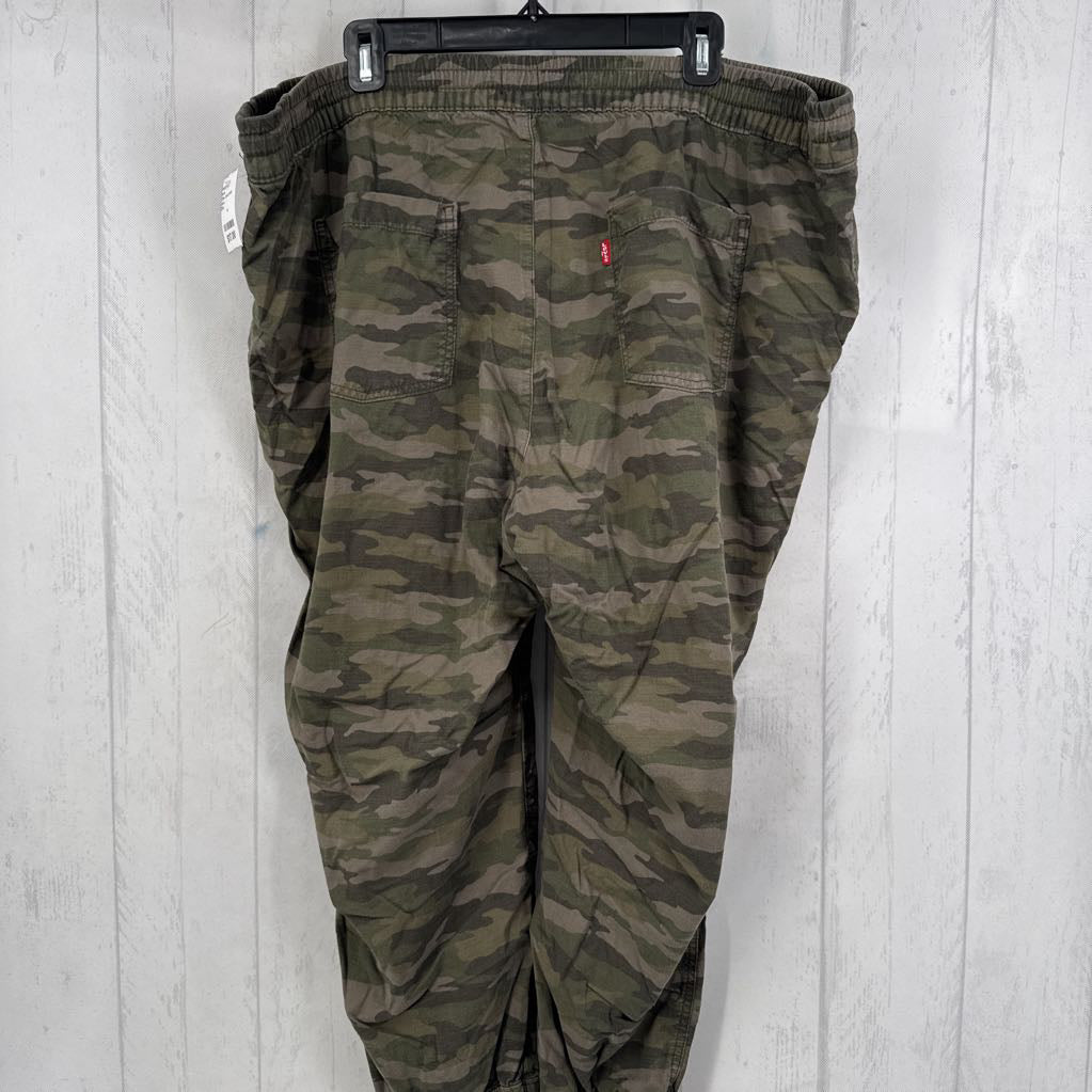20w camo print joggers