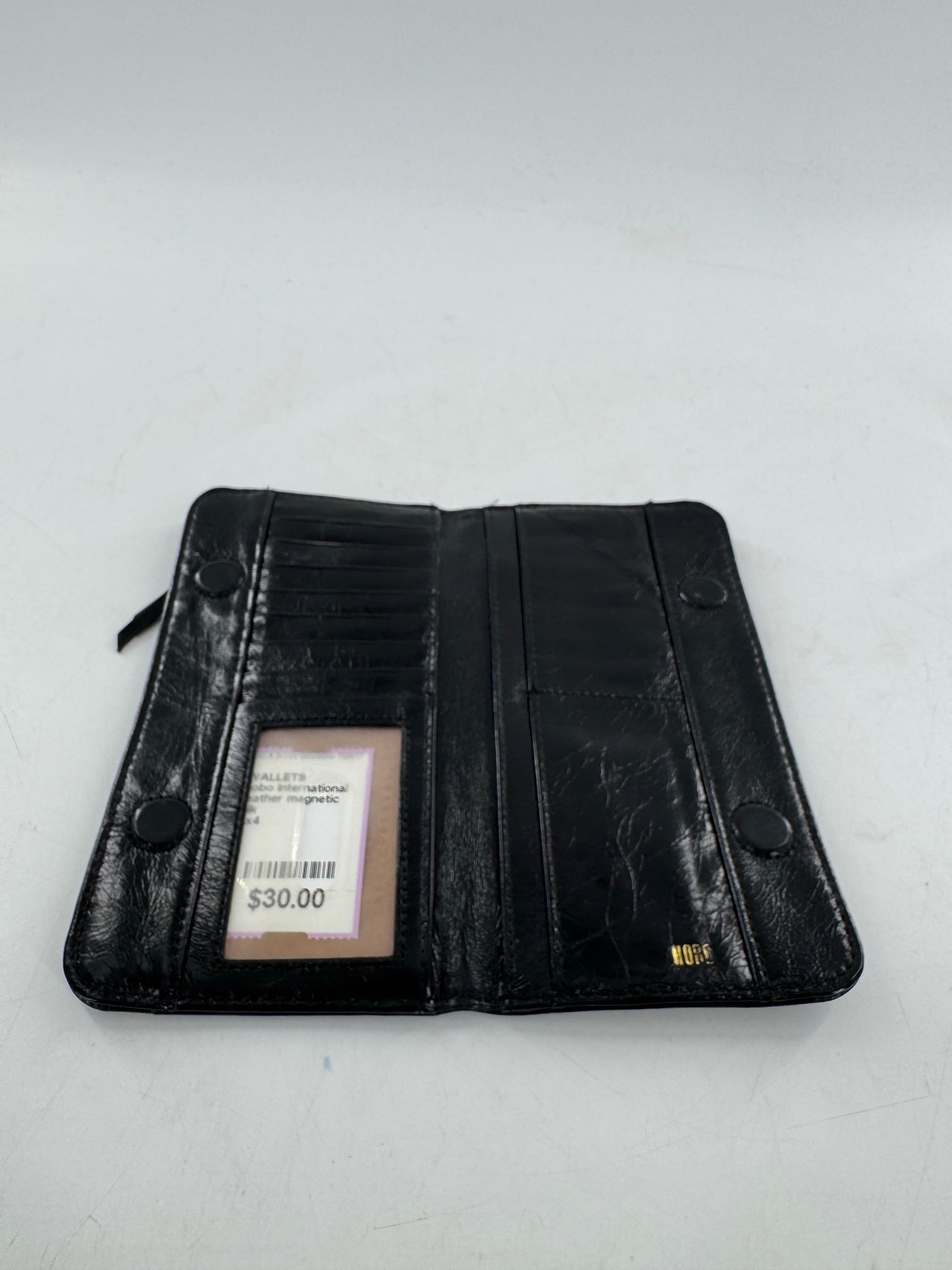 leather magnetic closure wallet