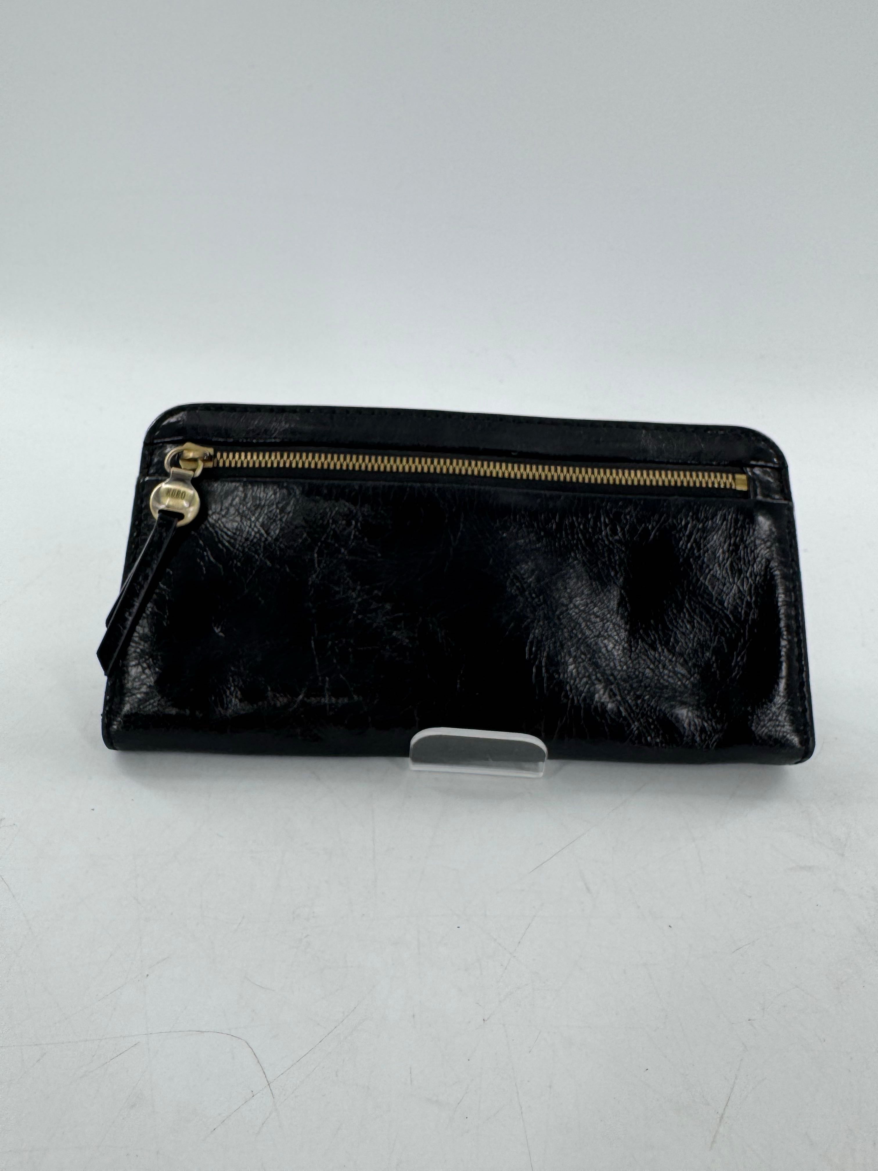 leather magnetic closure wallet
