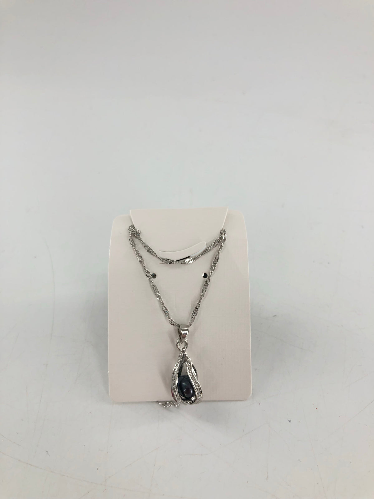 silver necklace w/ black pearl