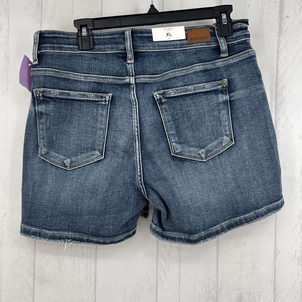 XL mid-rise jean shorts