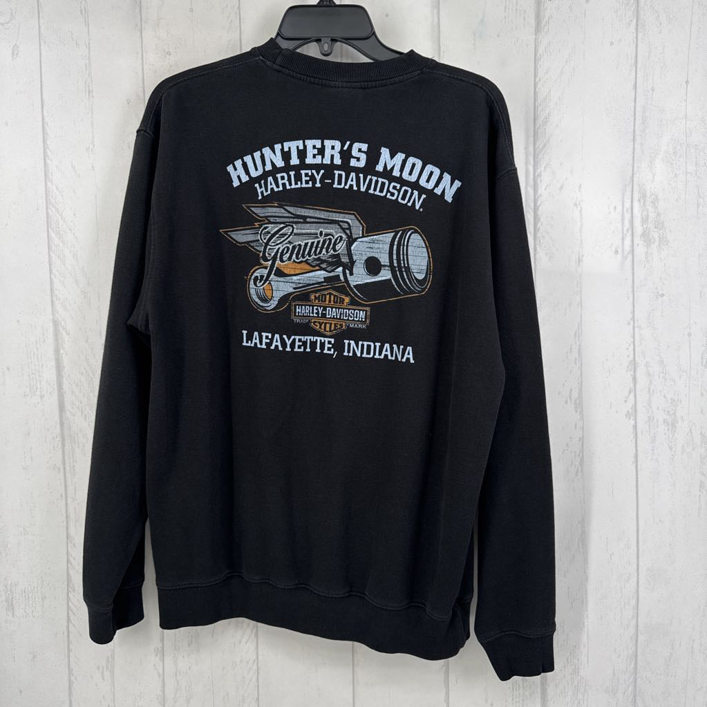 L crewneck sweatshirt