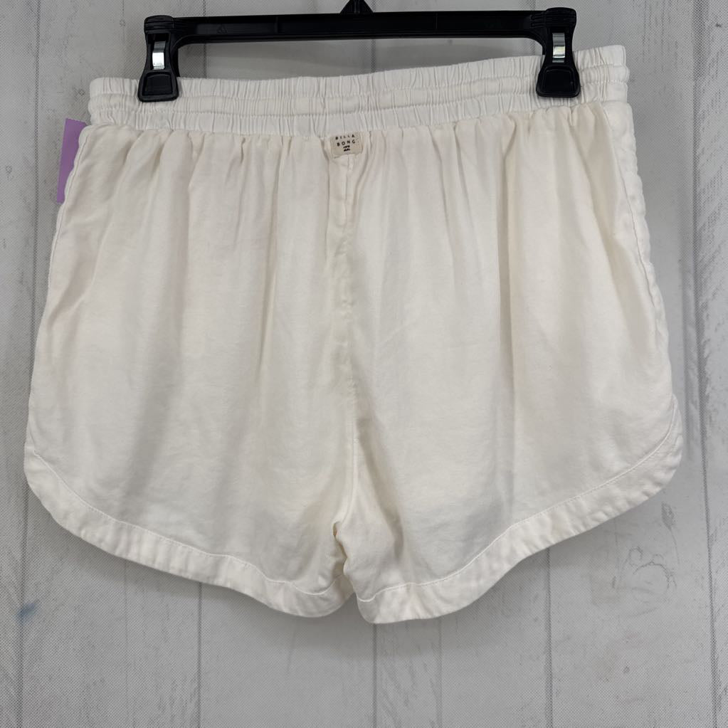 L pull-on shorts