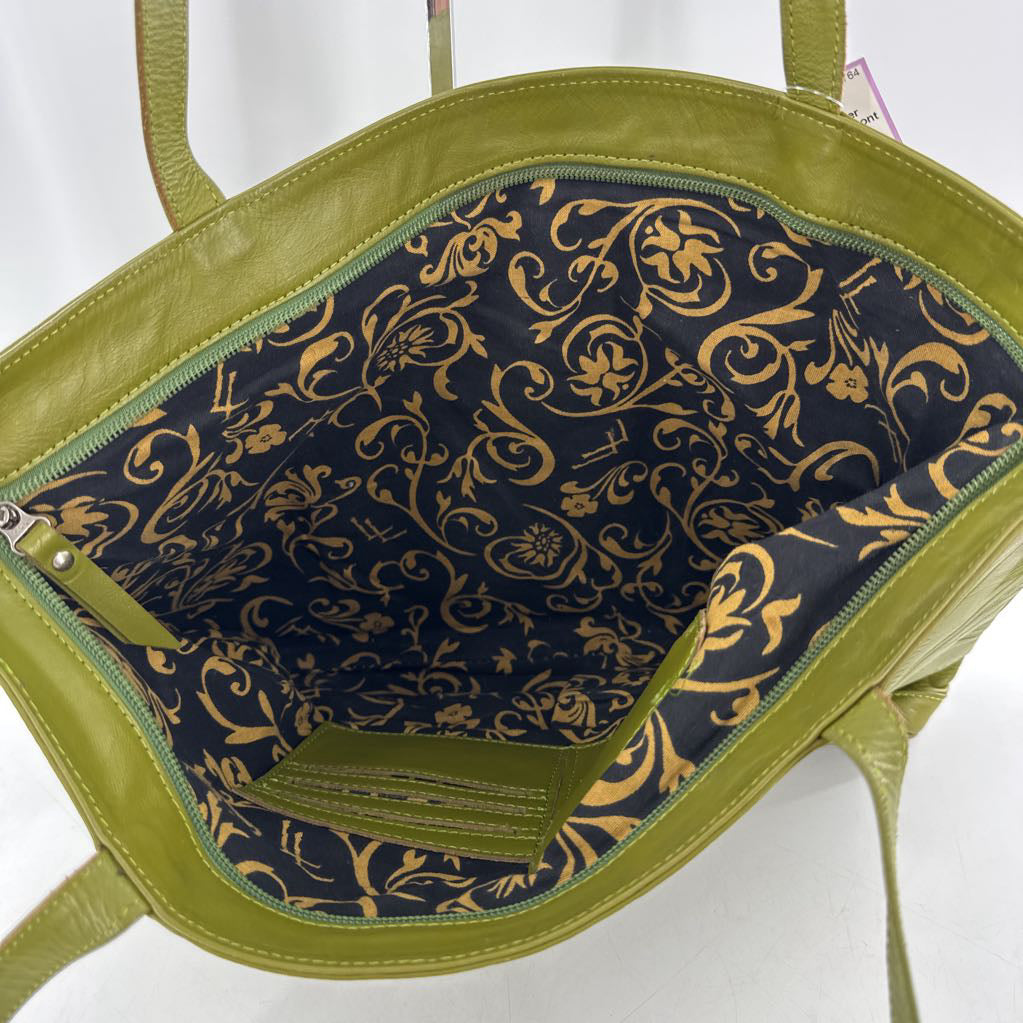 tooled 3 outer front pockets tote