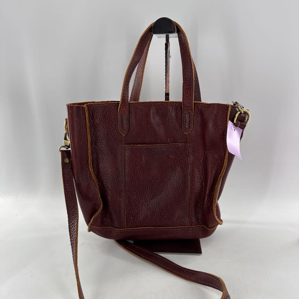 top zip tote w/ slip pocket