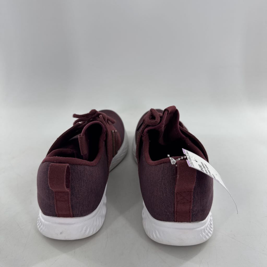 8 mesh upper running shoe