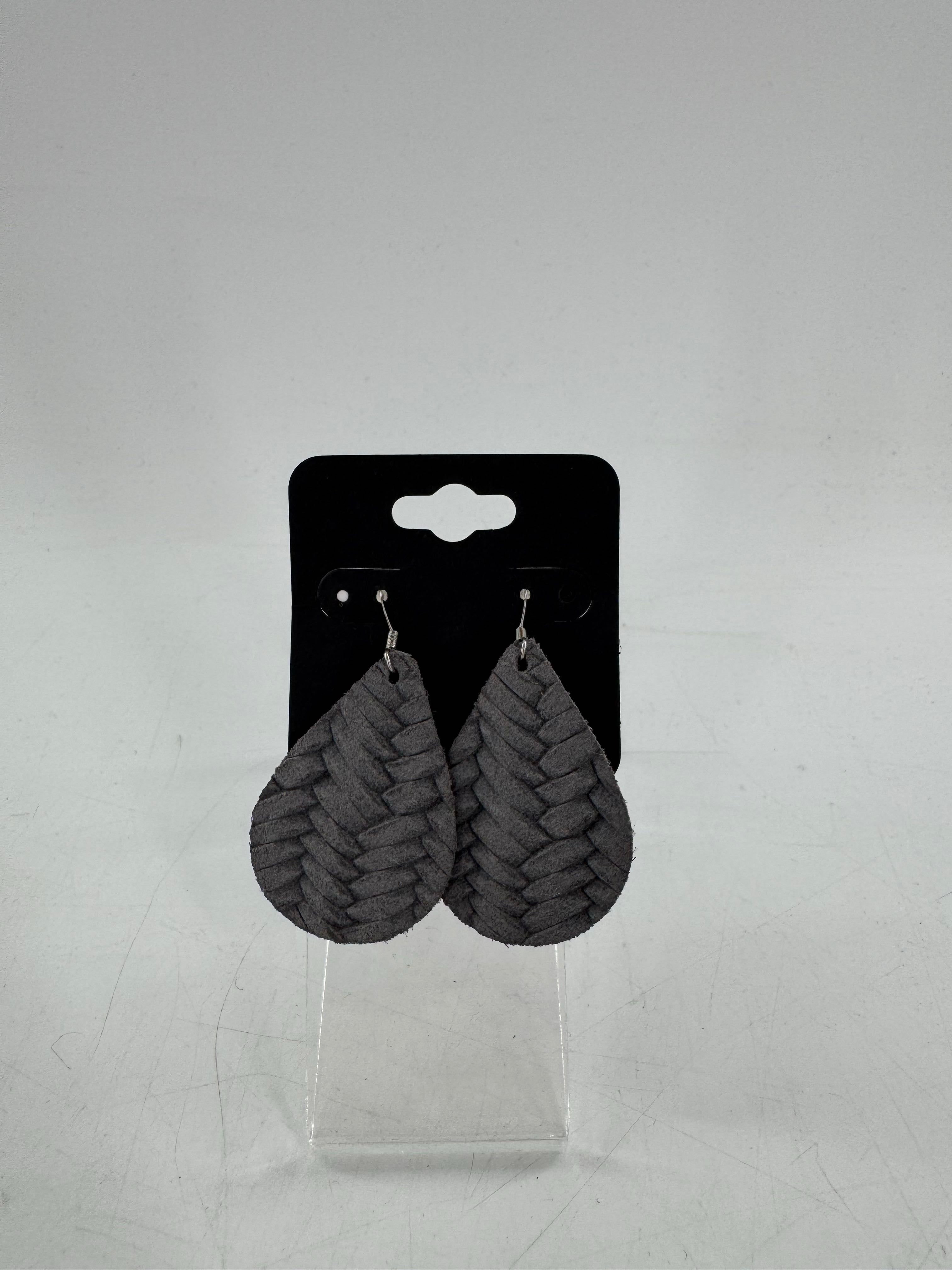 gry woven teardrop shaoe earrings