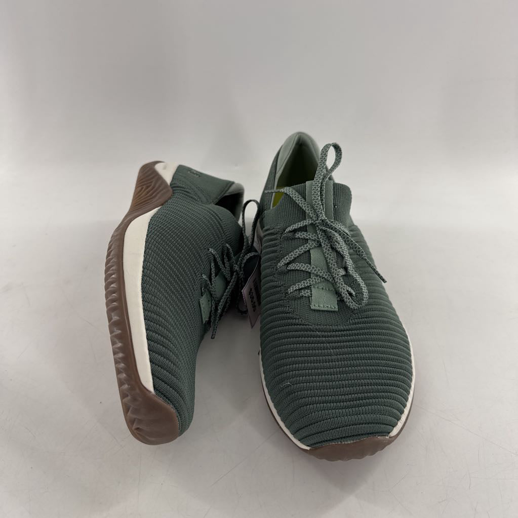 8 knit slip-on sneaker