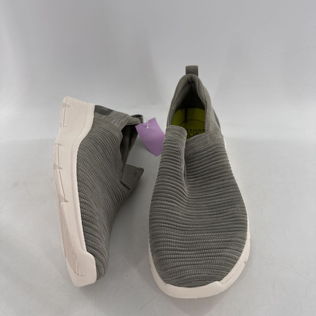 8 slip-on sneaker