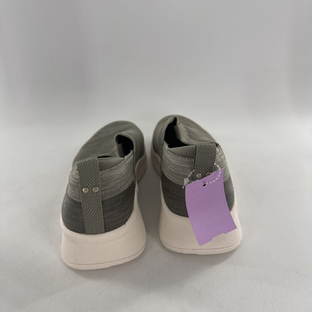 8 slip-on sneaker