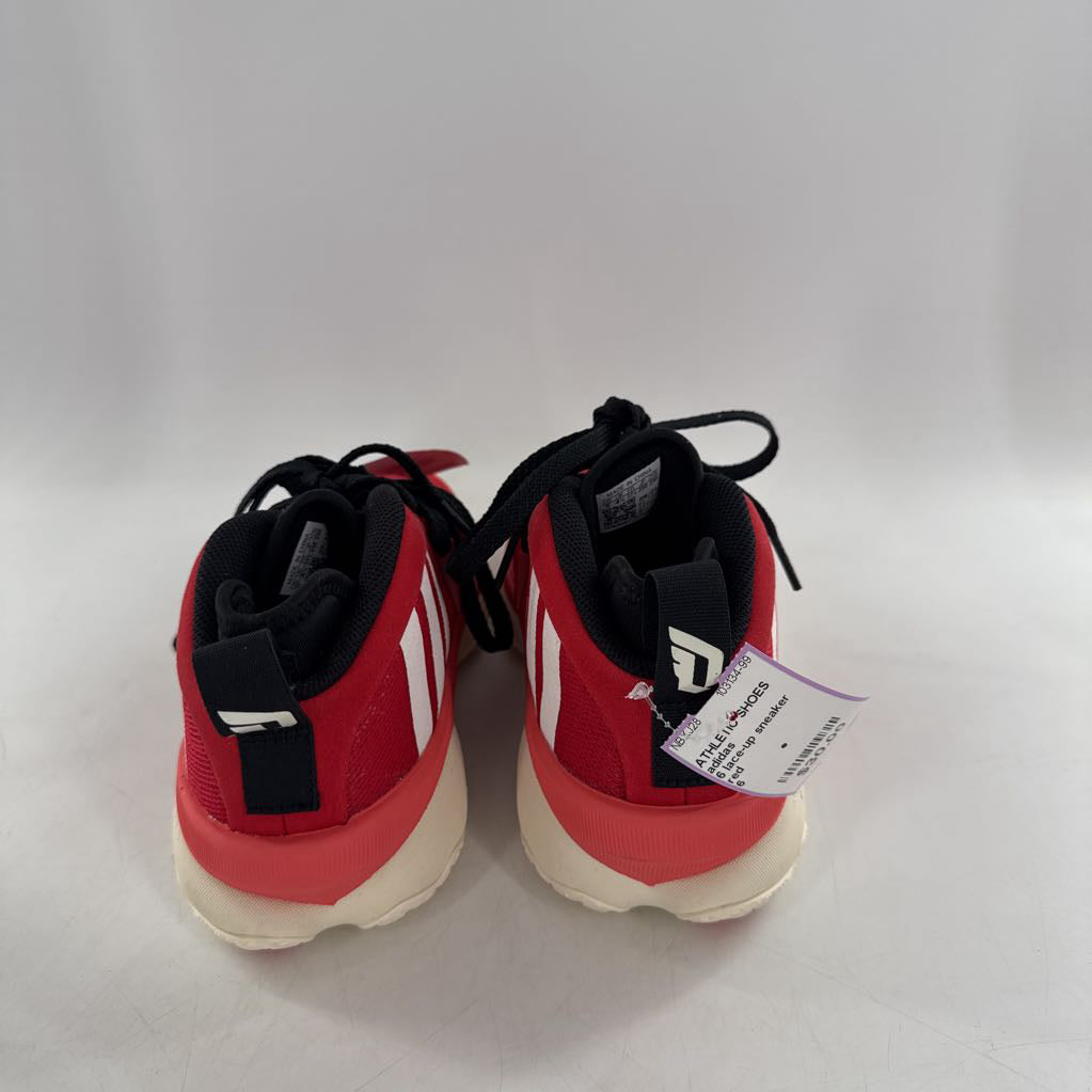 6 lace-up sneaker