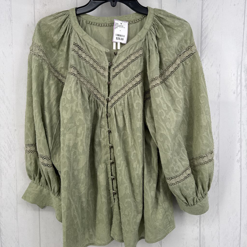 M damask w/ ric rac trim button down l/s top