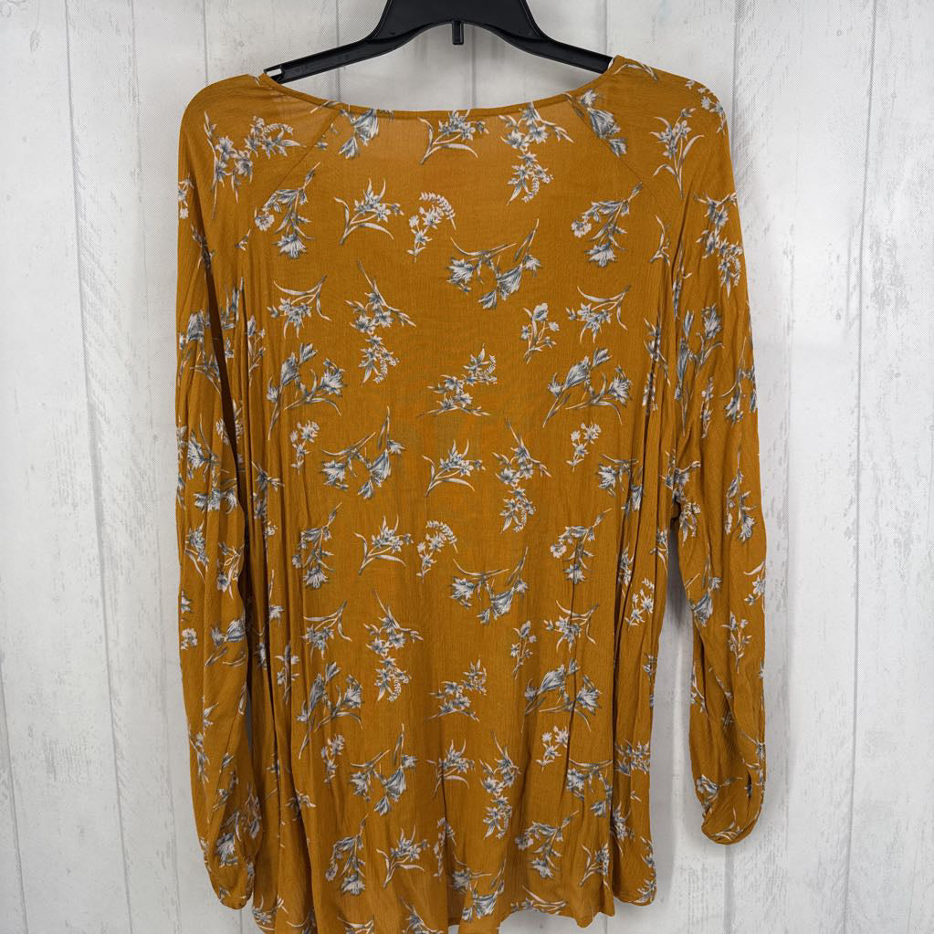 M floral smocked l/s top