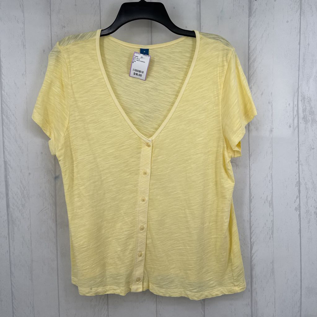 M v-neck button front s/s tee