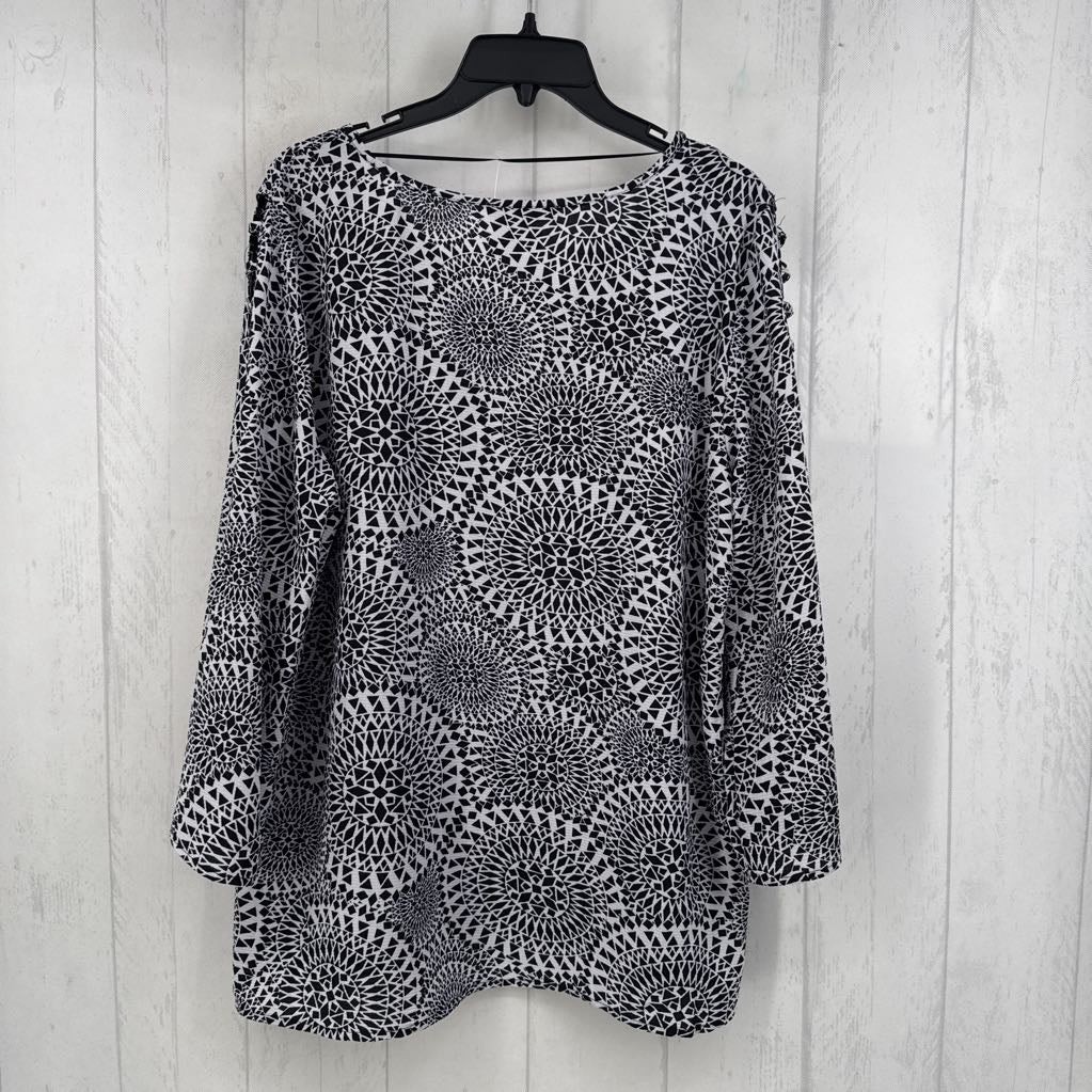 R58 XL medallion print 3/4 slv top