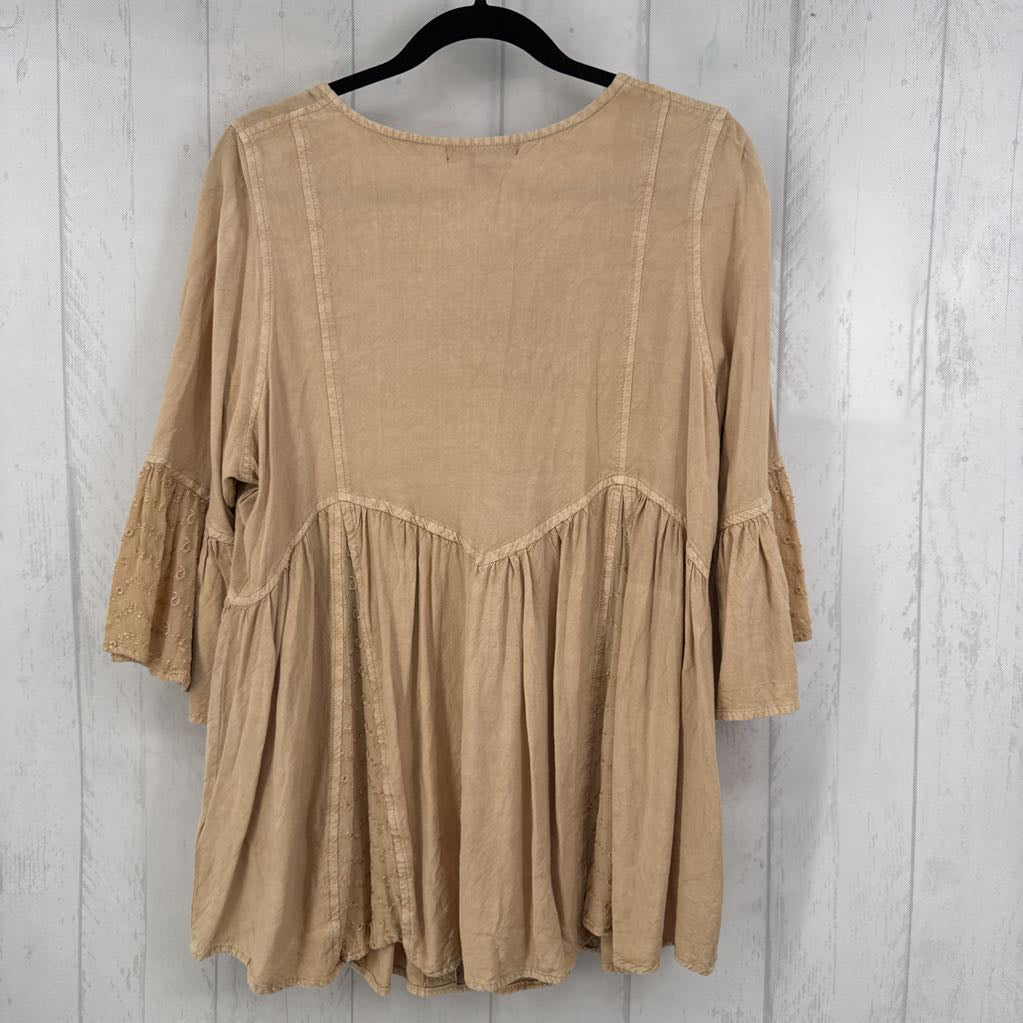 18w embroidered button down 3/4 slv top