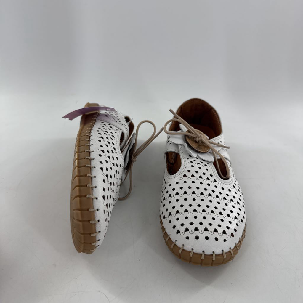 8 leather perforated moccasin