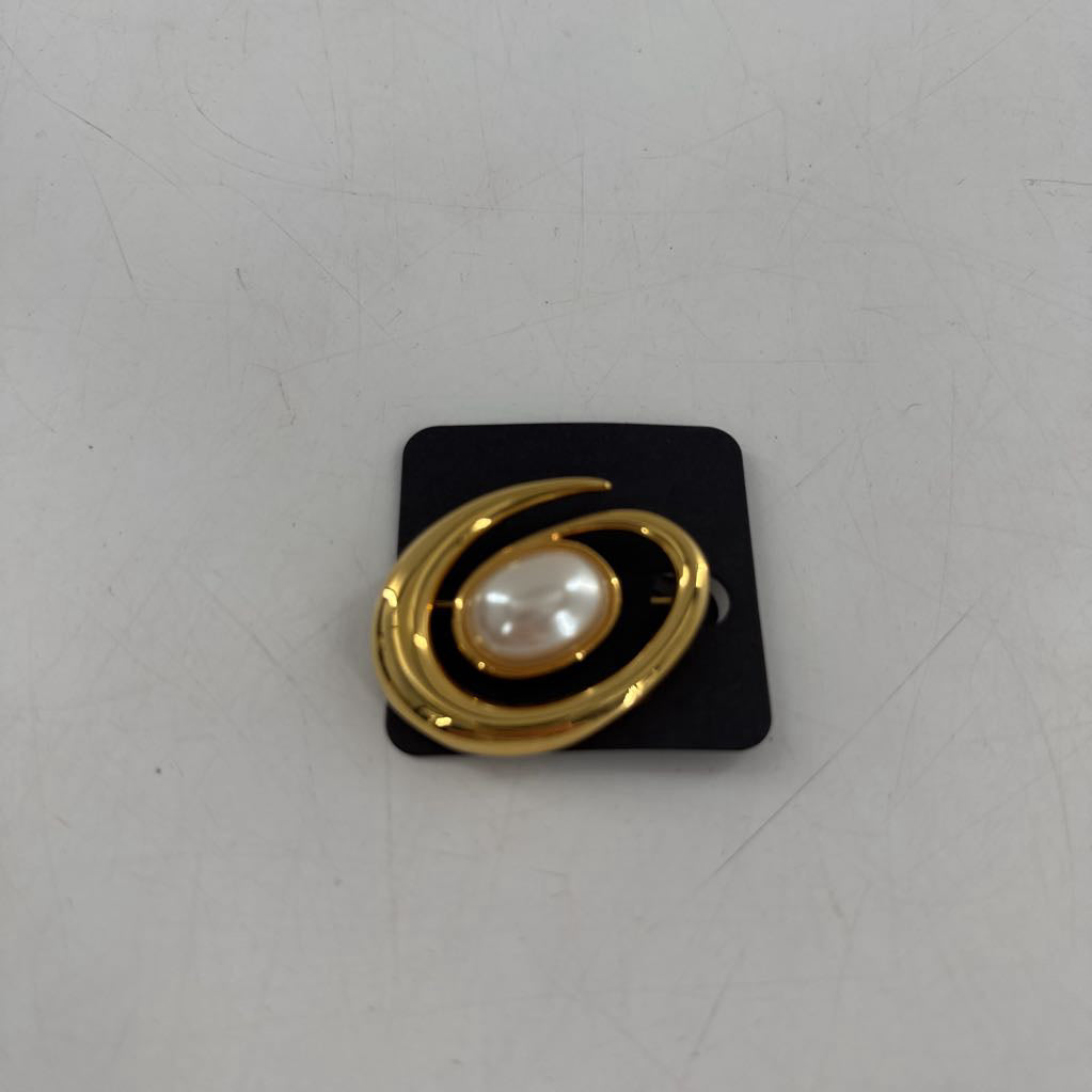 gold tone pearl brooch