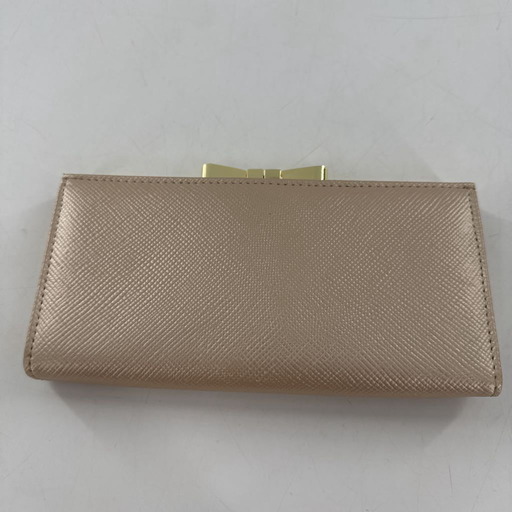 pebbled bi-fold wallet