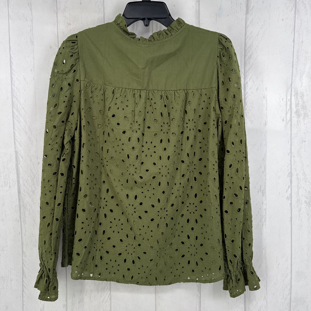 M eyelet button down l/s top