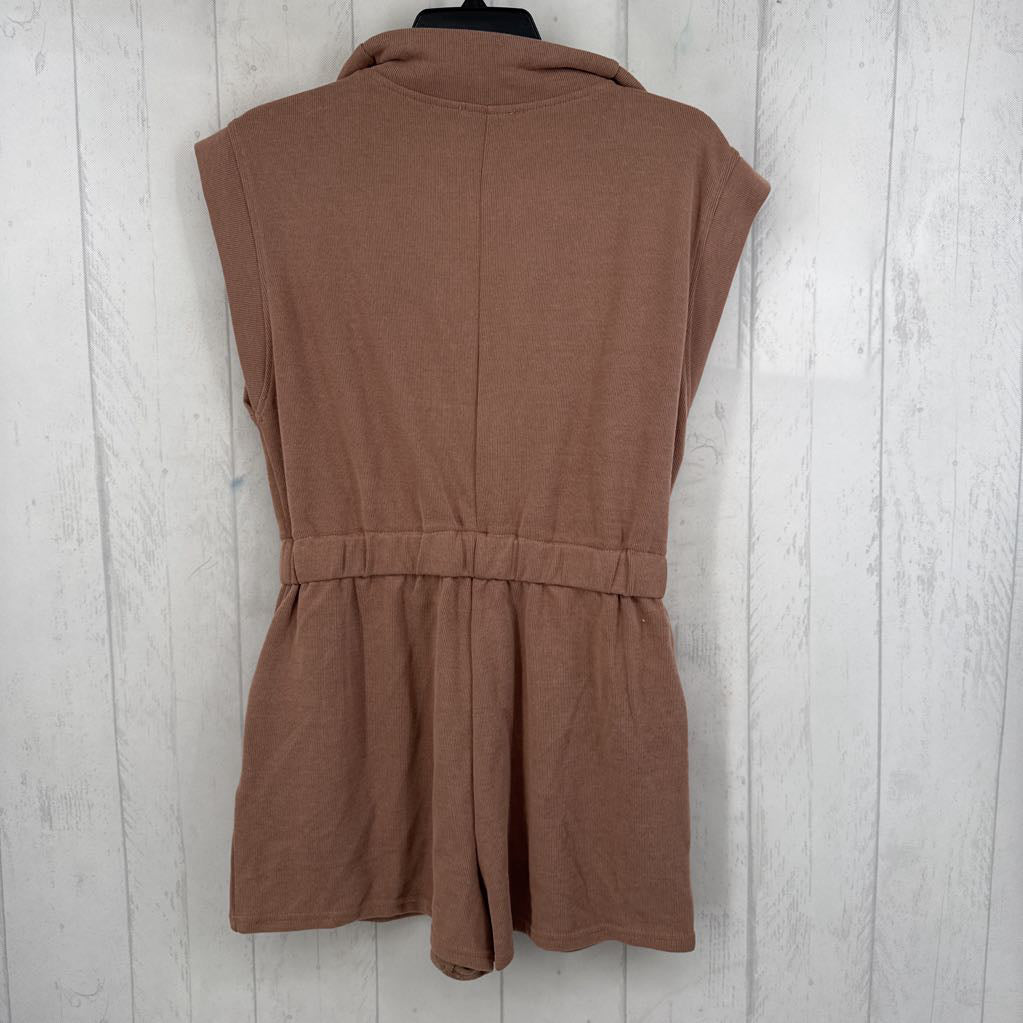 L zip up short romper