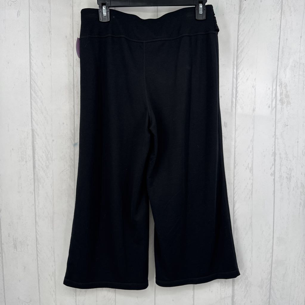 M relaxed fit capris