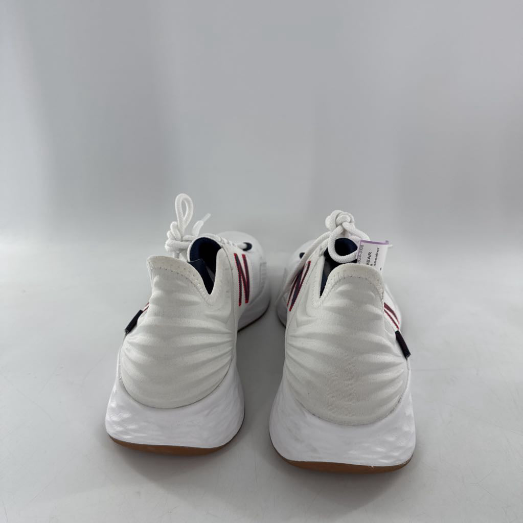 11.5 lace-up sneaker