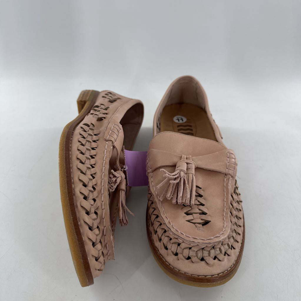 11 woven leather loafer