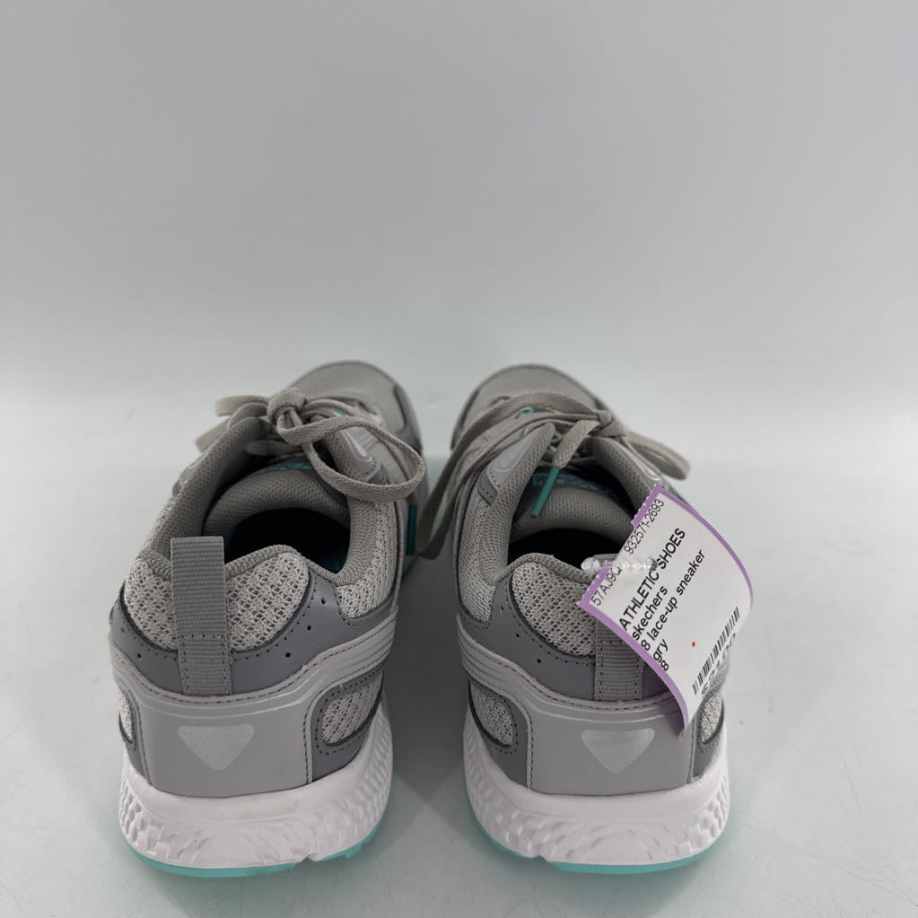 8 lace-up sneaker