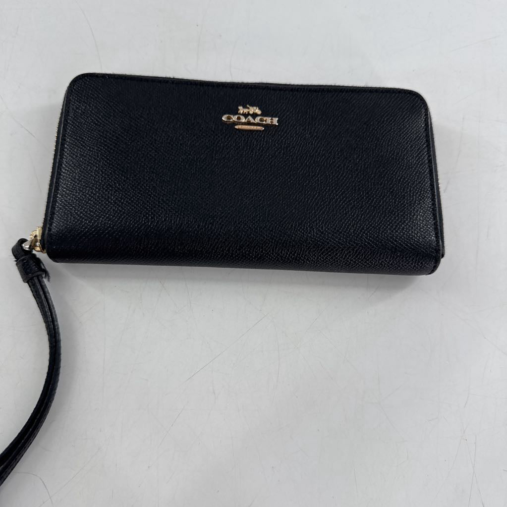 zip around wallet/wristlet
