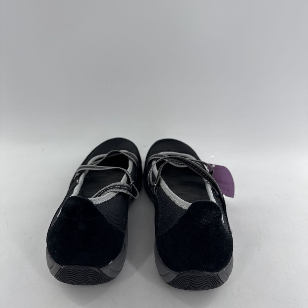8/8.5 velcro strap walking shoe