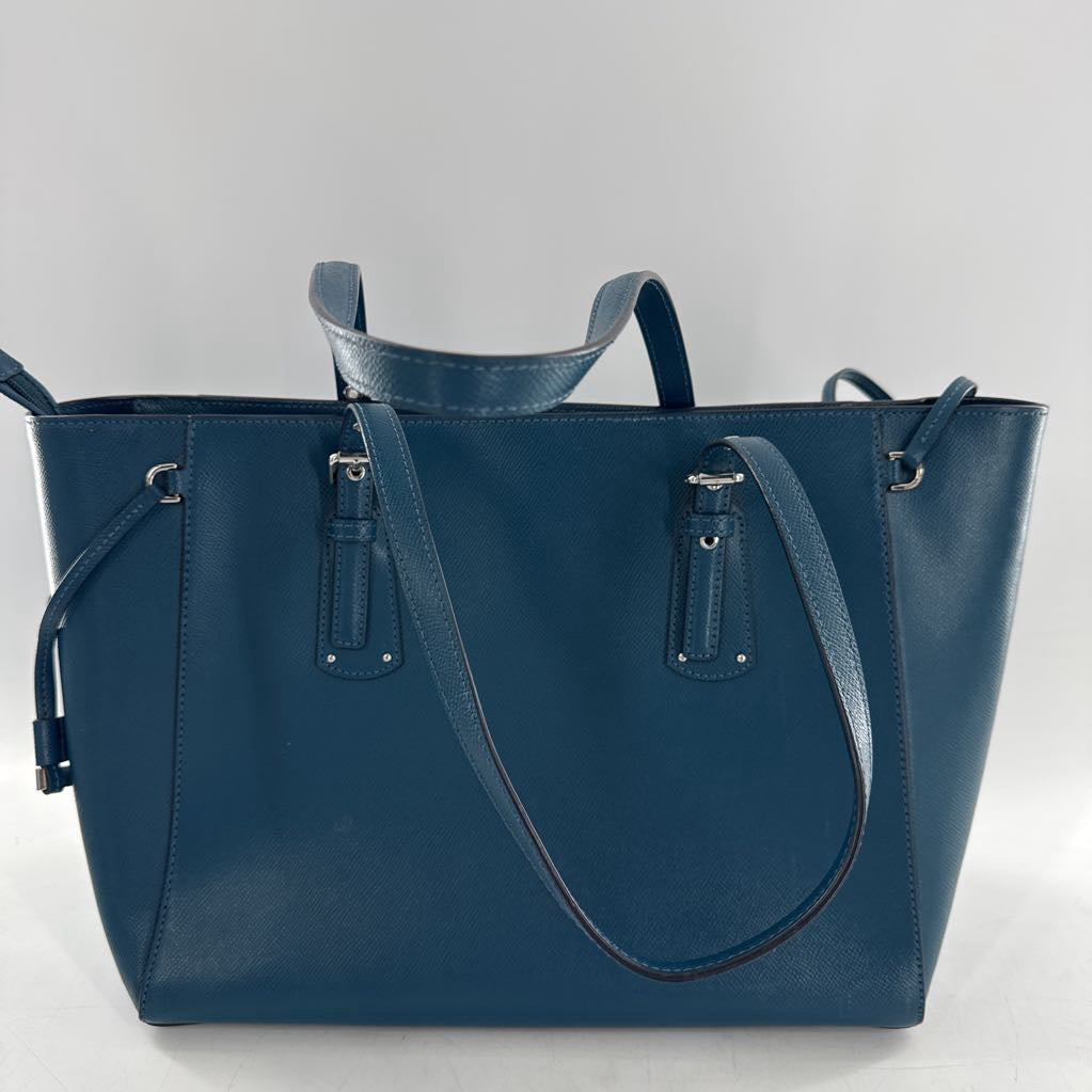 top zip buckle strap tote