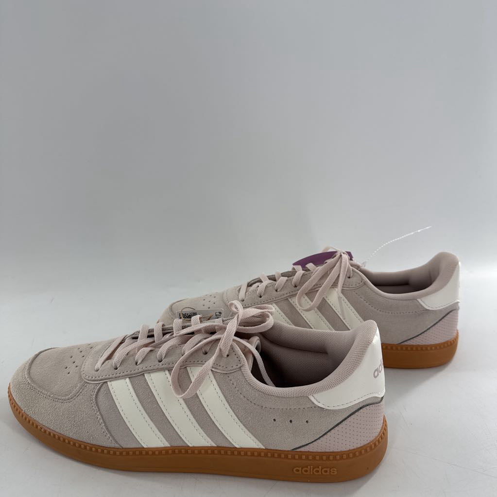 11 lace-up sneaker