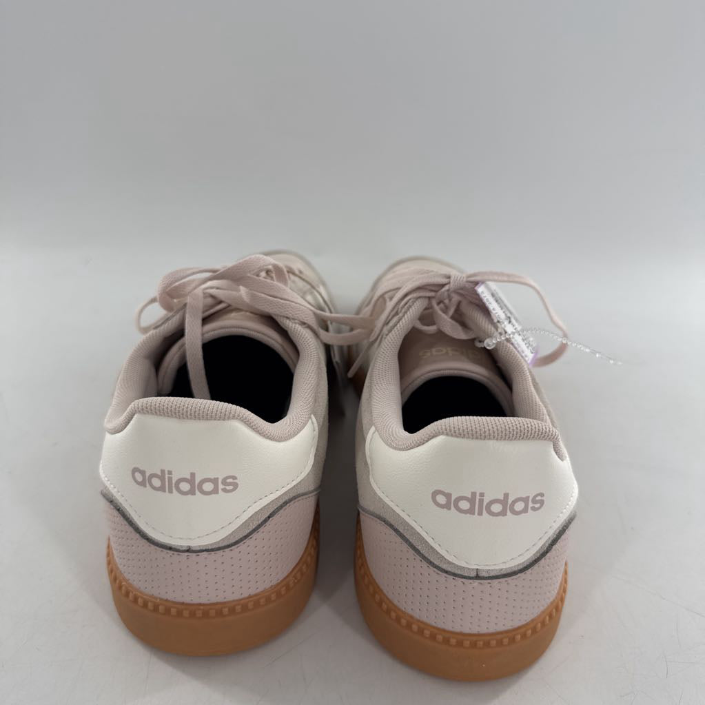 11 lace-up sneaker