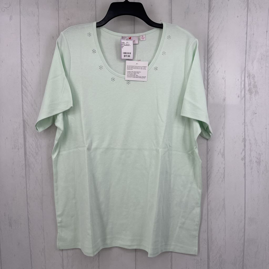 XL embelished v-neck s/s tee