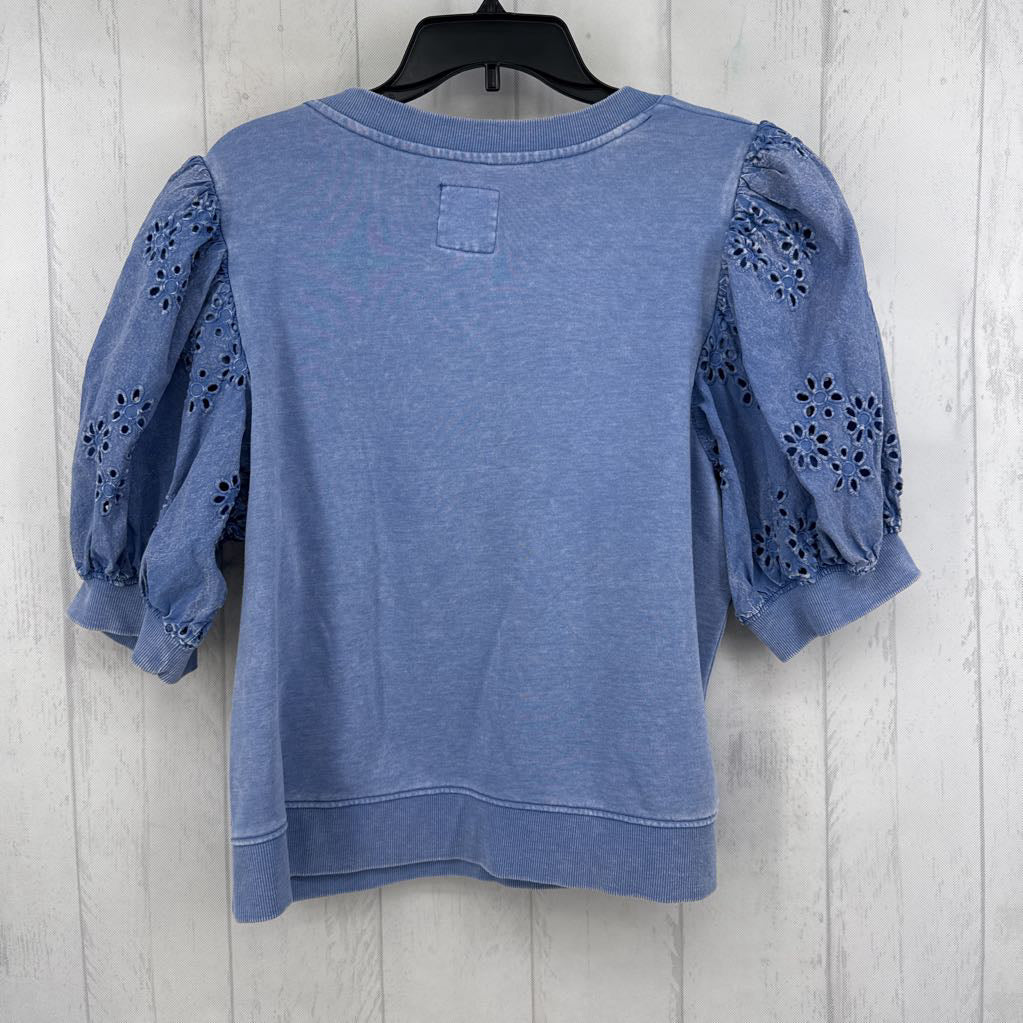 XL eyelet slv v-neck top