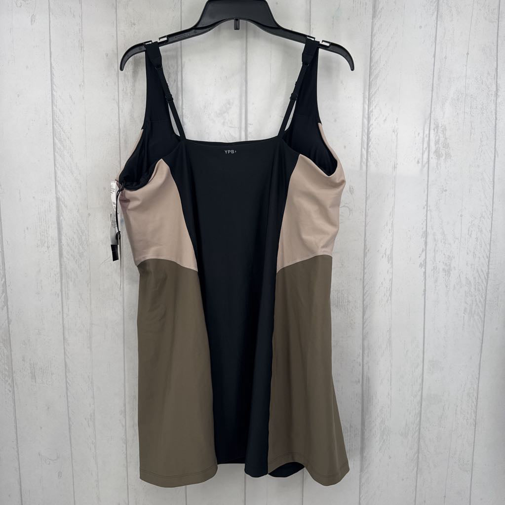 R80 XL colorblock athleisure dress