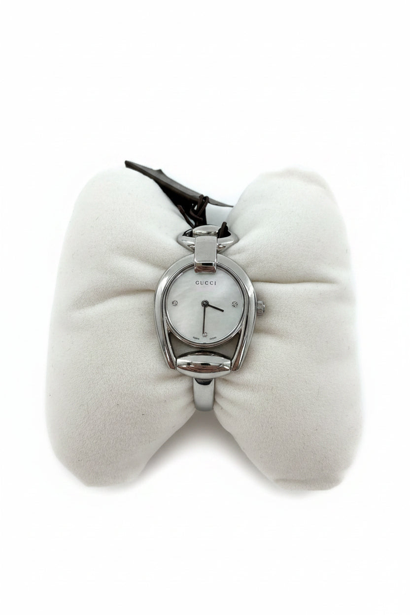 R990 Gucci silver bangle watch