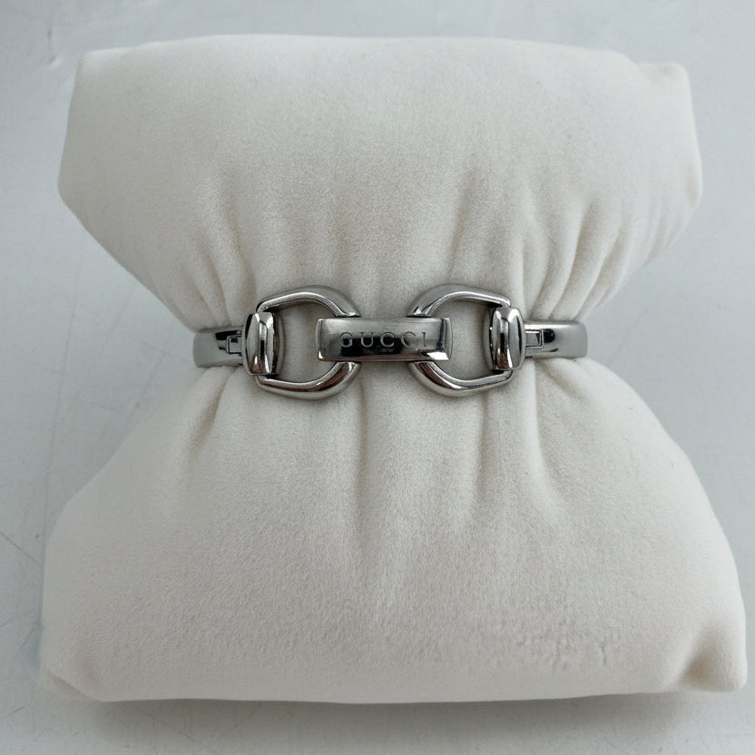 R990 Gucci silver bangle watch