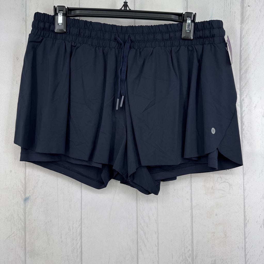 L pull-on shorts