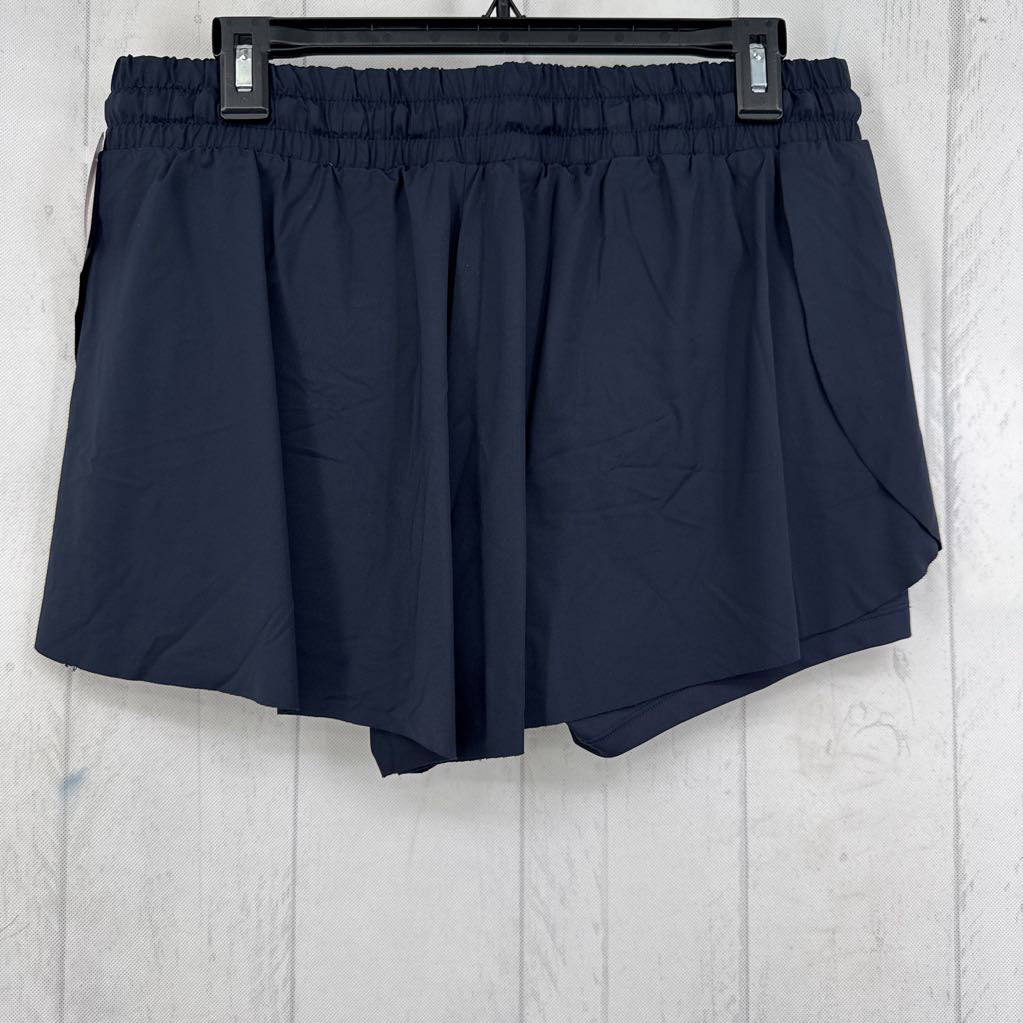 L pull-on shorts